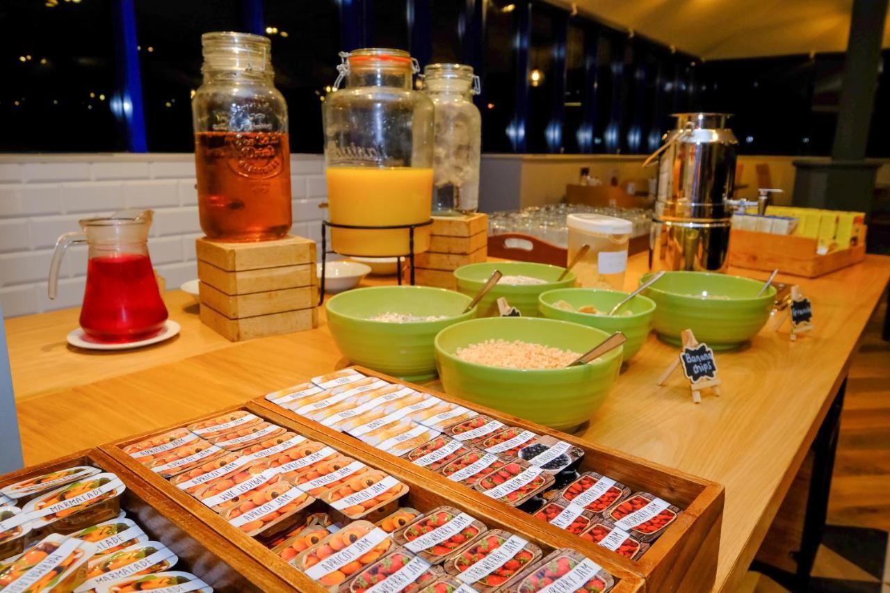 Holiday Inn Warrington By Ihg Ngoại thất bức ảnh