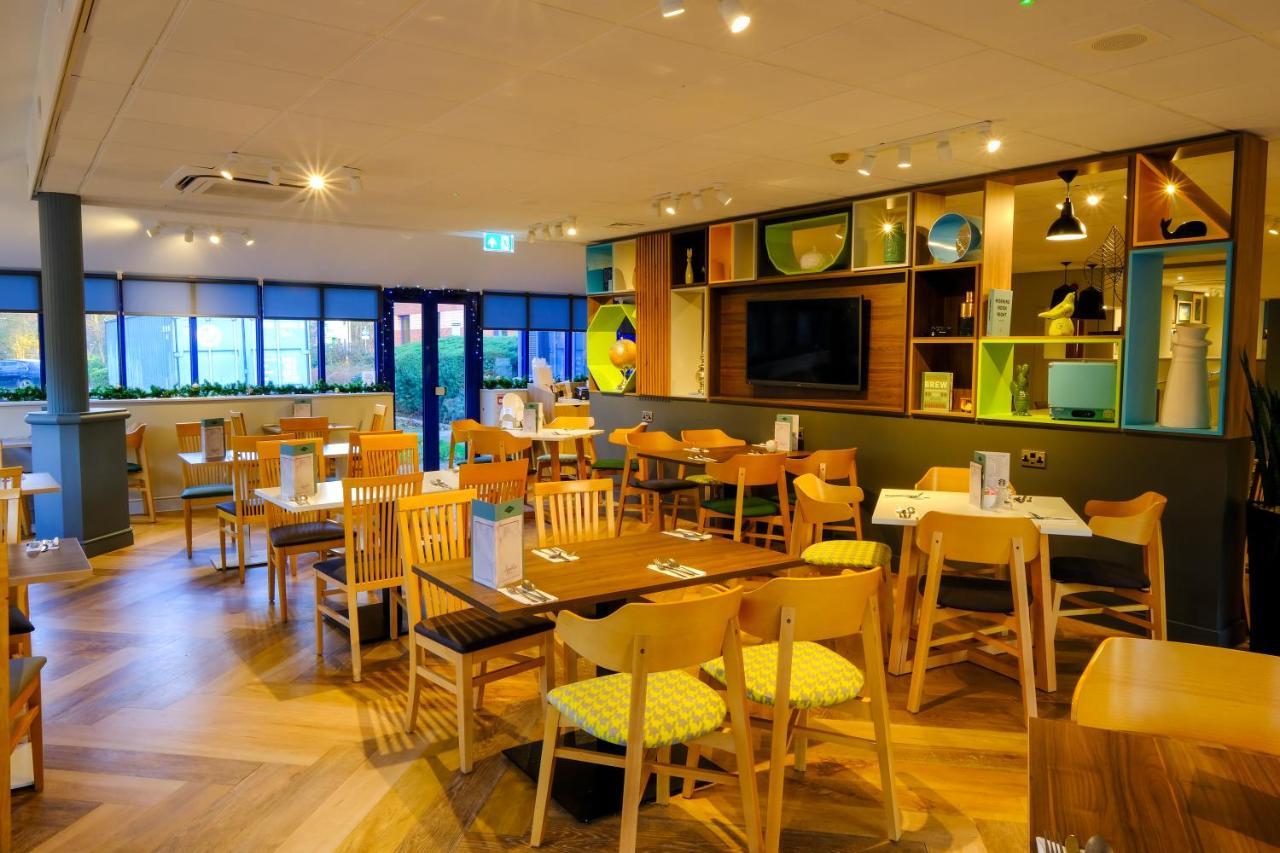 Holiday Inn Warrington By Ihg Ngoại thất bức ảnh