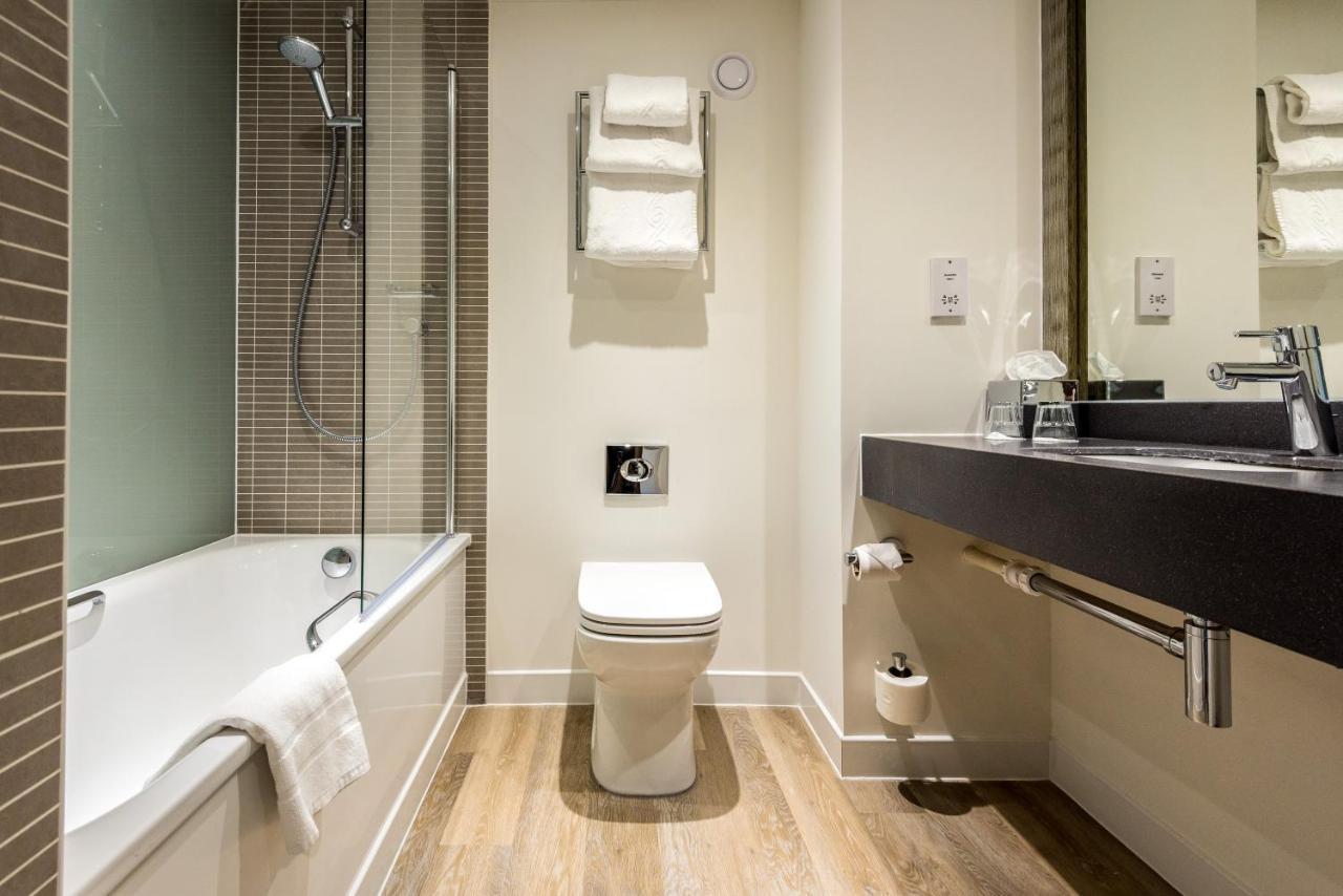Holiday Inn Warrington By Ihg Ngoại thất bức ảnh