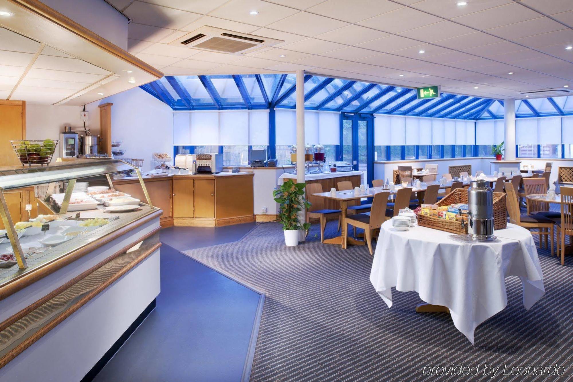Holiday Inn Warrington By Ihg Ngoại thất bức ảnh