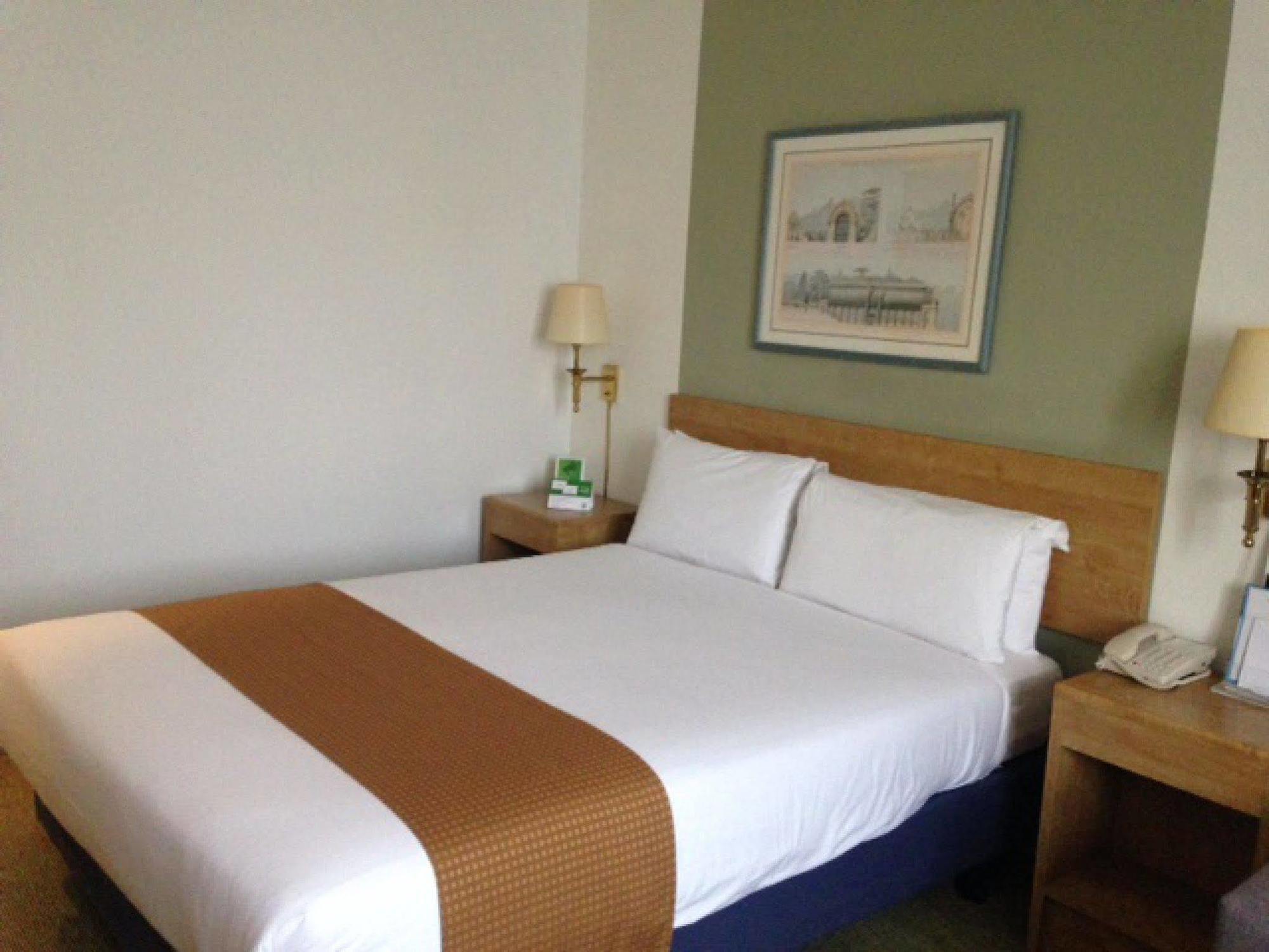 Holiday Inn Warrington, An Ihg Hotel Ngoại thất bức ảnh